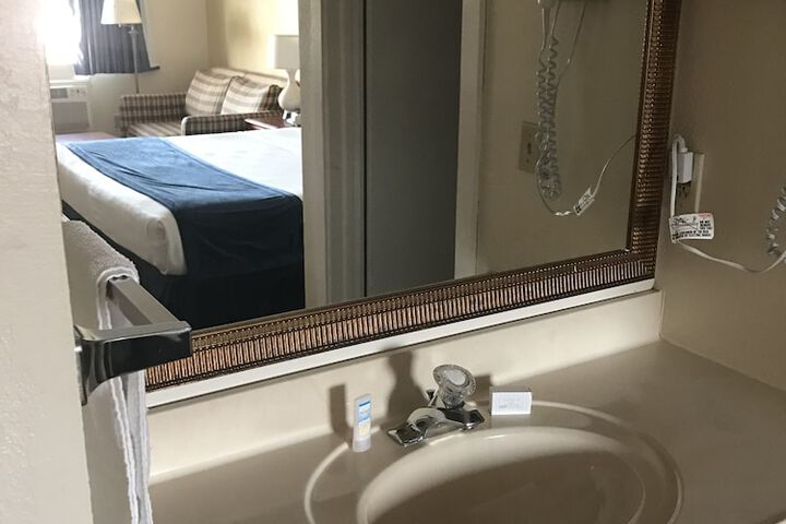 Room 33 of 44