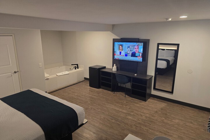 Room 5 of 18