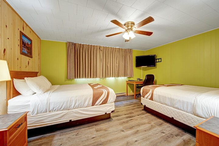 Four Seasons Lodge