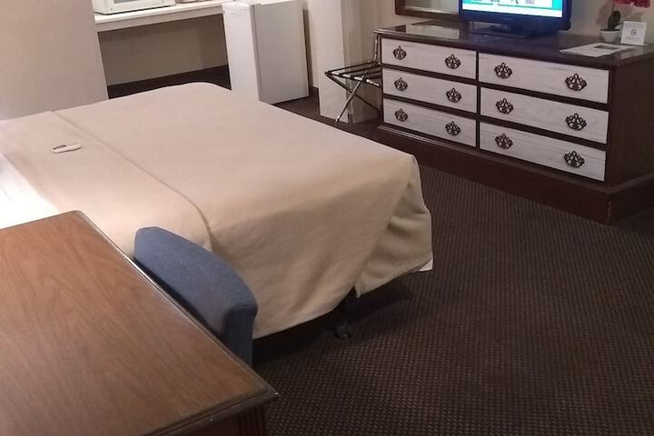 Room 6 of 16