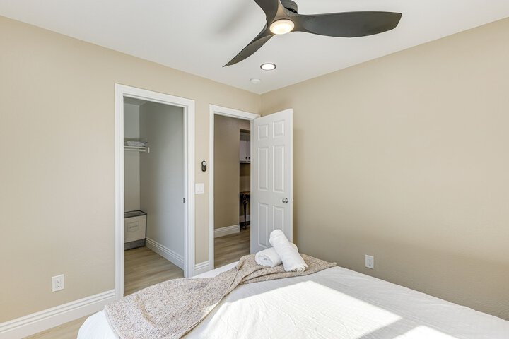 Mtn-view Gem w / Private Yard: Luxe Beaumont Home