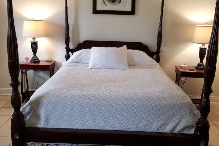 Room 13 of 109