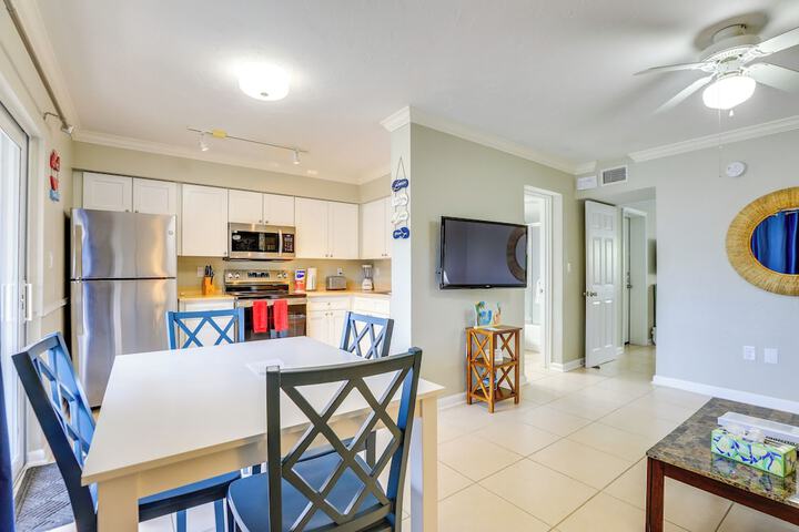 Sunlit Longboat Key Escape w / Private Resort Beach