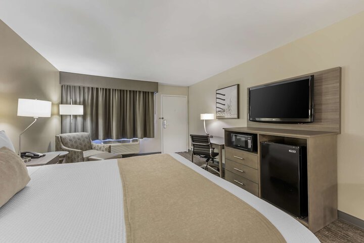 Best Western Plus Executive Inn
