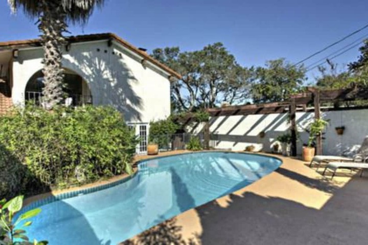 The Lakehouse Bed & Breakfast