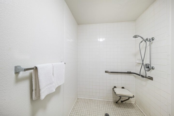 Room 25 of 34