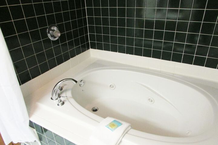 Hot Tub 65 of 80