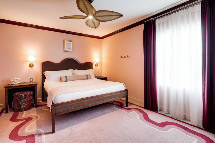 Room 70 of 116