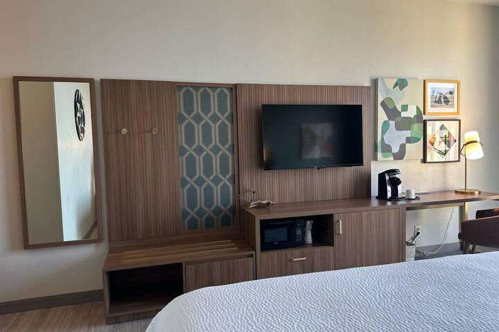 Room 33 of 51