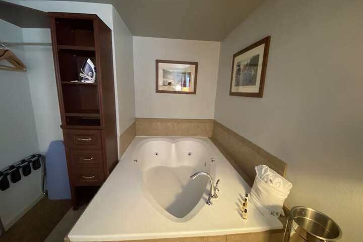 Hot Tub 46 of 56