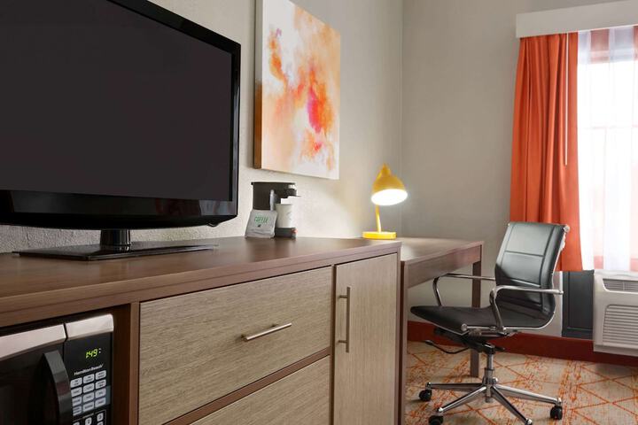 Room 11 of 27