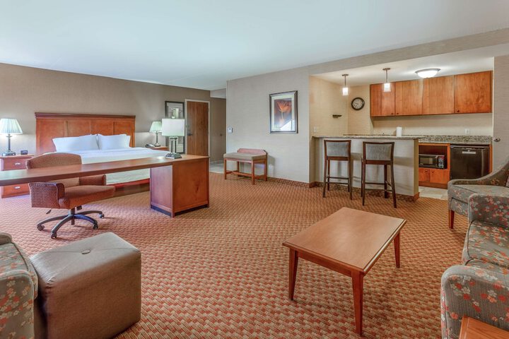 Room 6 of 18