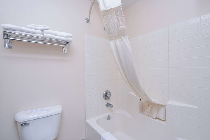 Travelodge Suites by Wyndham Newberg