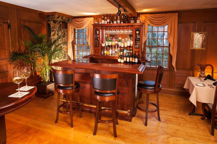 Lounge 43 of 59