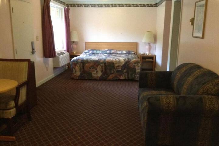 Room 12 of 36
