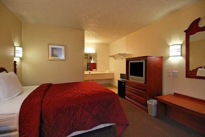 Room 25 of 29