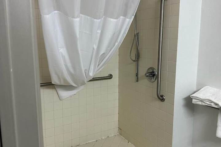 Quality Inn & Suites Decatur - Priceville I-65