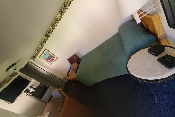 Room 14 of 22