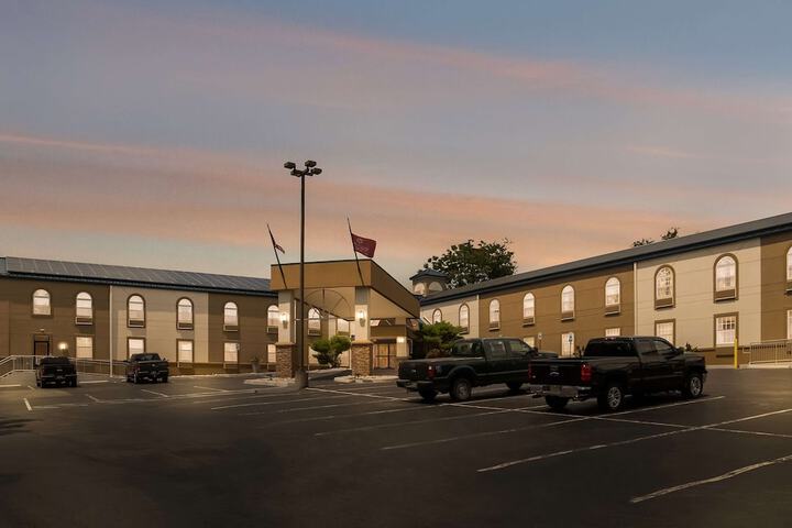 Hotel 2 of 77