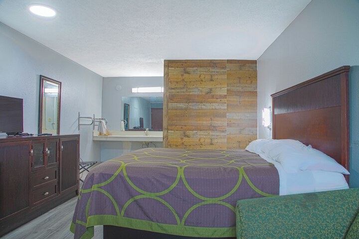 Room 10 of 35