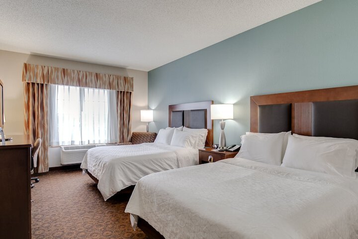 Holiday Inn Express Hotel & Suites St. Cloud by IHG