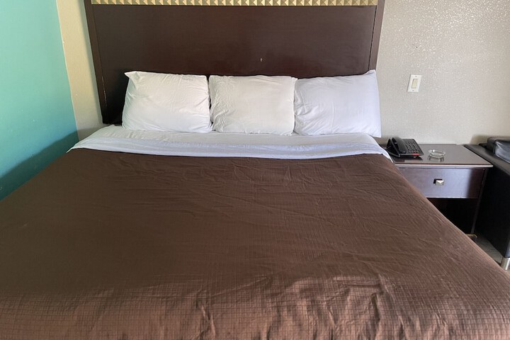 Room 7 of 11