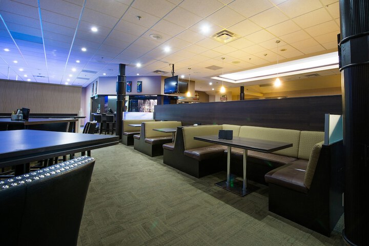 Lounge 46 of 50