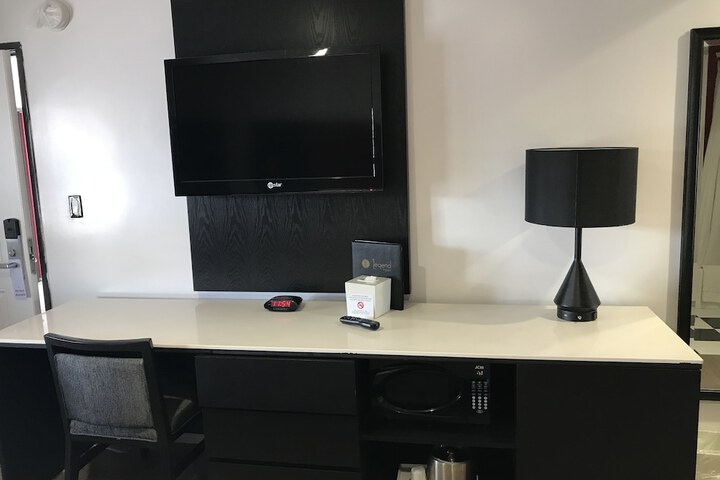 Room 12 of 37