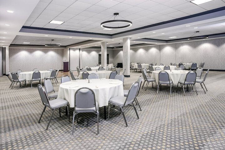 Holiday Inn Quincy East by IHG