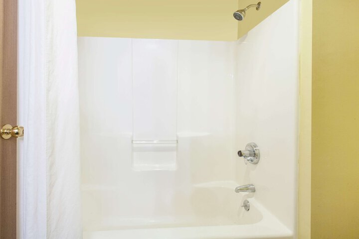 Room 7 of 16