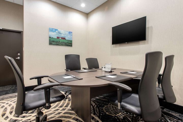 Clarion Hotel & Suites