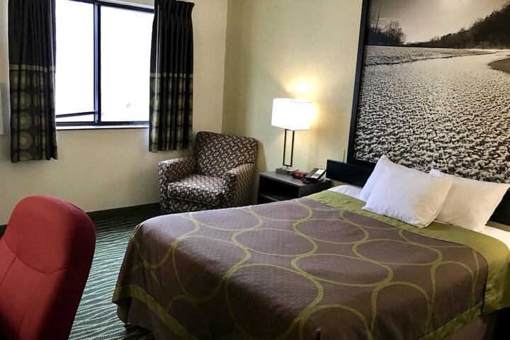 Super 8 by Wyndham Independence Kansas City