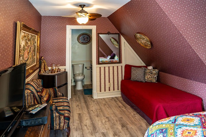 Arrowhead Lake Inn