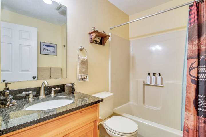 Cozy Bartlett Condo w / Deck & Resort Amenities!