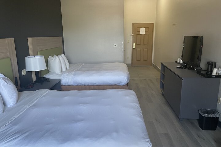 Room 33 of 47