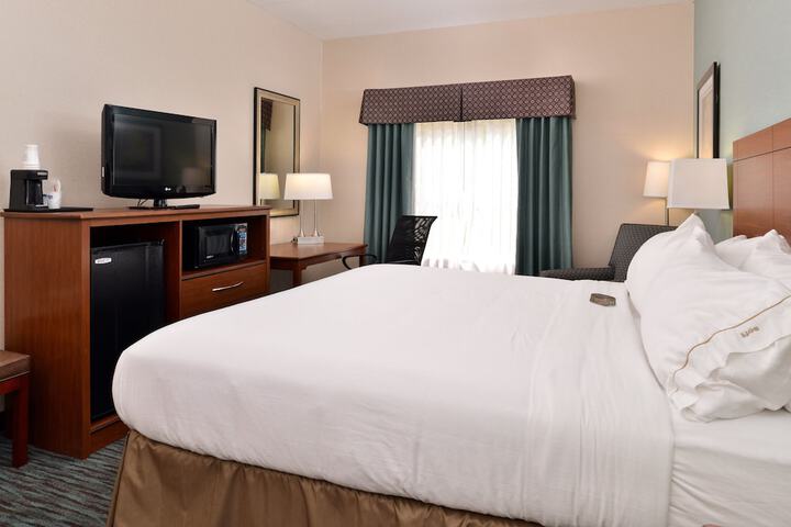 Holiday Inn Express & Suites St. Marys by IHG