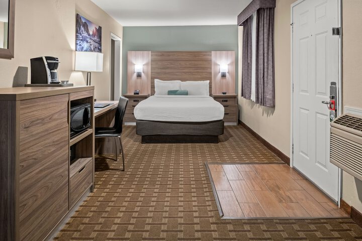 Room 17 of 38