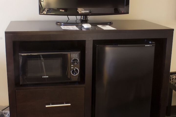 Holiday Inn Express & Suites Youngstown West - Austintown by IHG