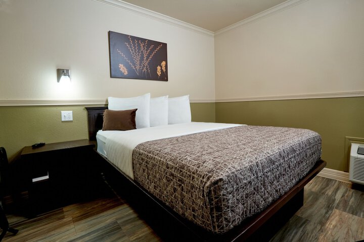 Room 8 of 26