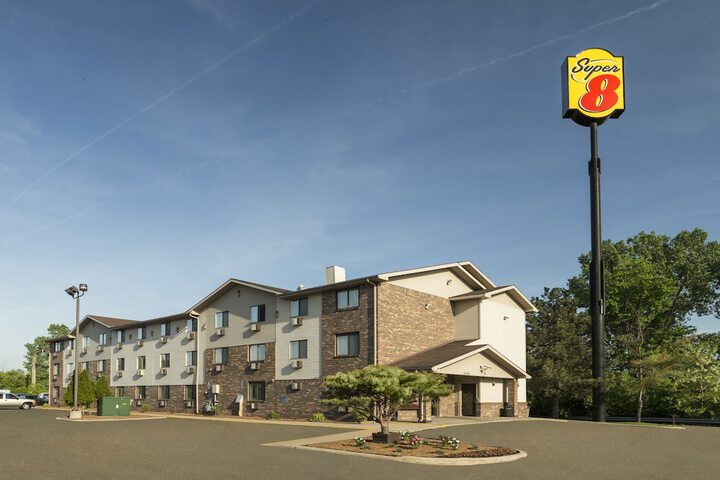 Super 8 by Wyndham Taylor / Detroit Area