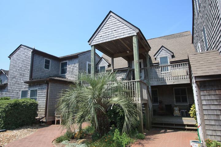 Courtyard Villas on Silver Lake Harbor