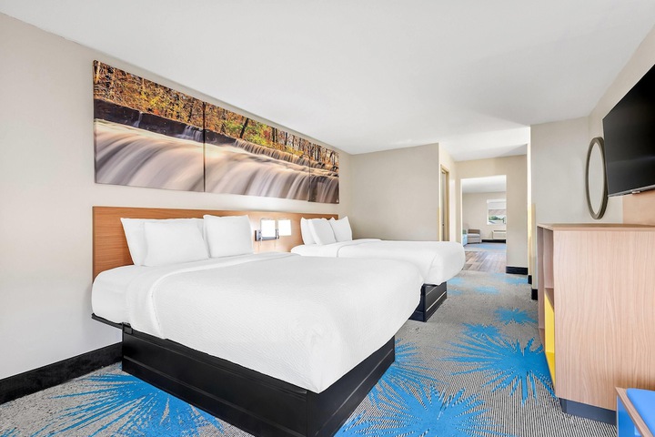 Days Inn by Wyndham Mitchell SD