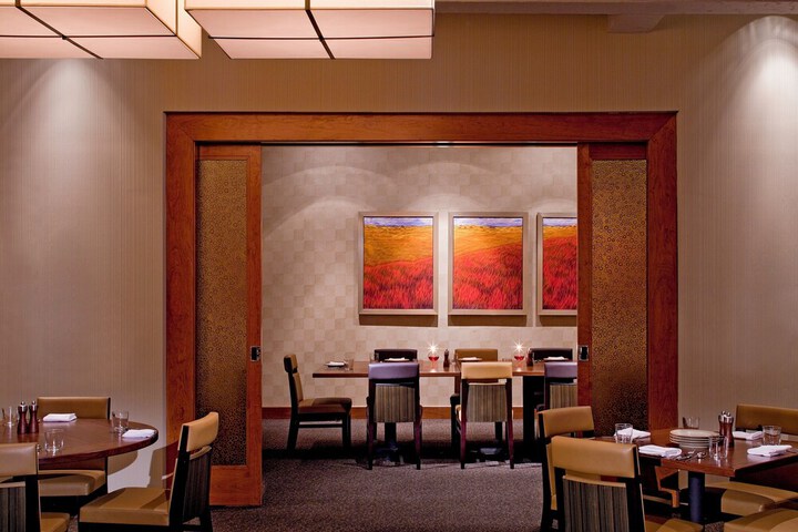 Dining 30 of 39