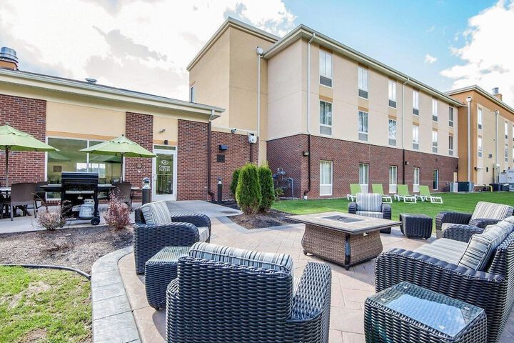 Comfort Suites Marietta - Parkersburg