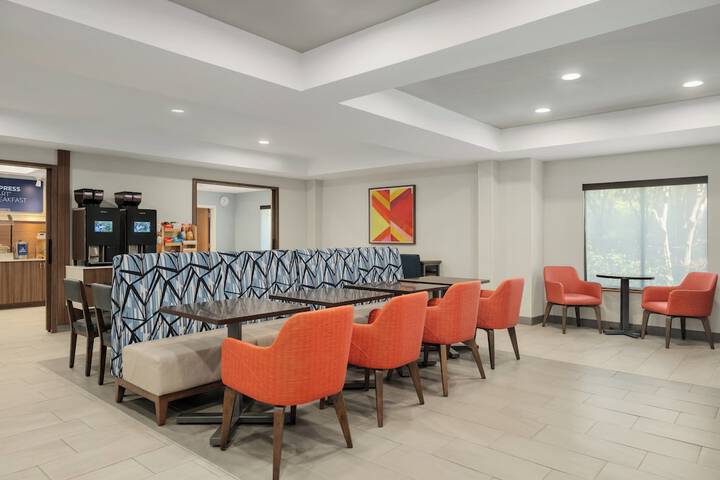Holiday Inn Express Hotel & Suites Richmond-Brandermill by IHG