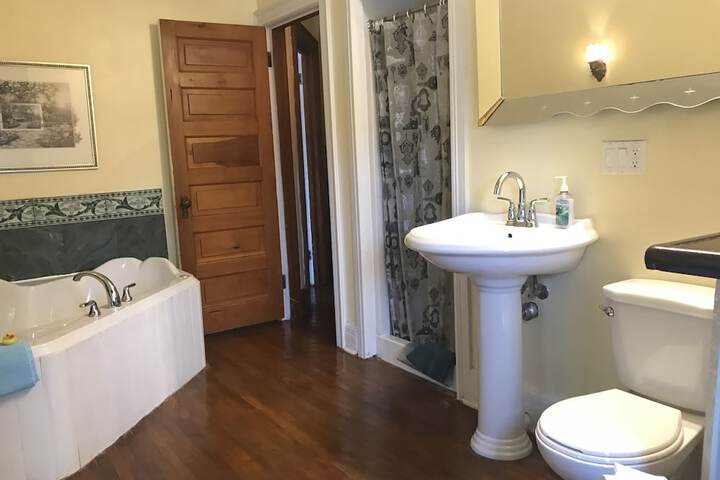 Room 6 of 24