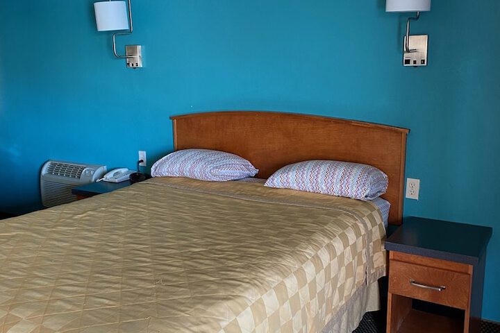 Room 6 of 14
