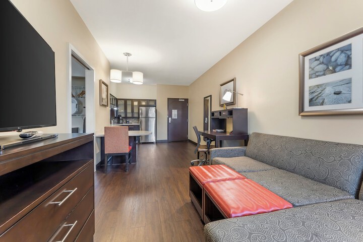 Room 21 of 32