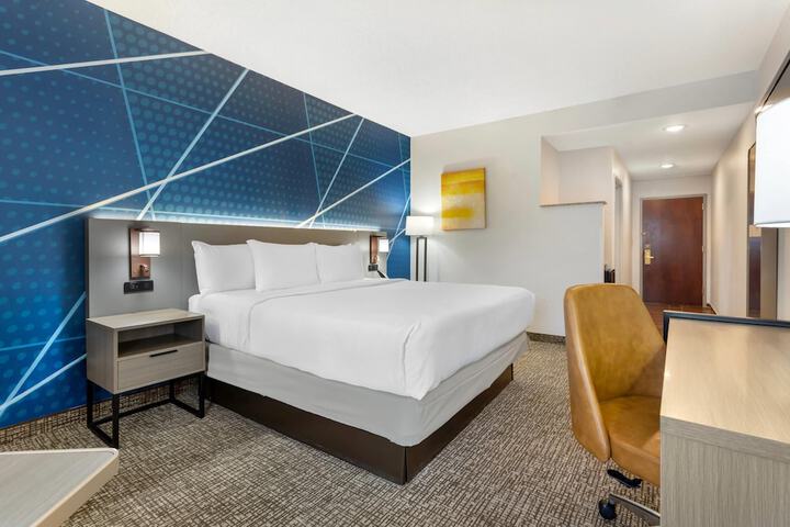 Comfort Suites East Brunswick - South River