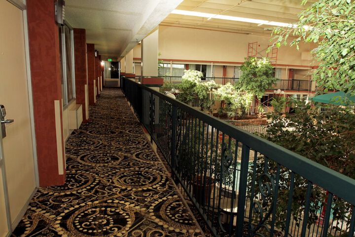Ballroom/Hall 42 of 48